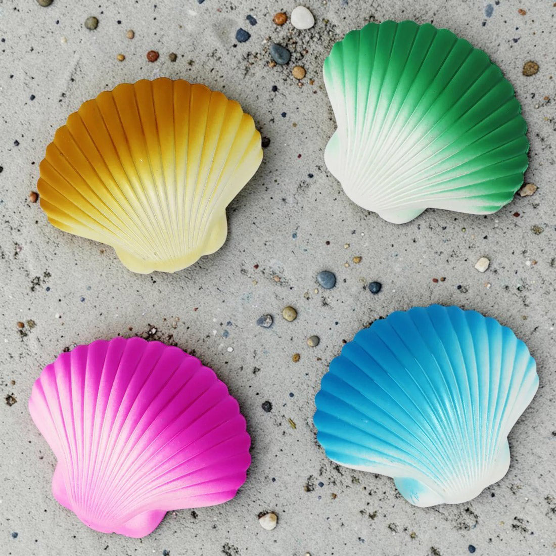 Hatch Clam Shell With Surprise Pearl Bracelet