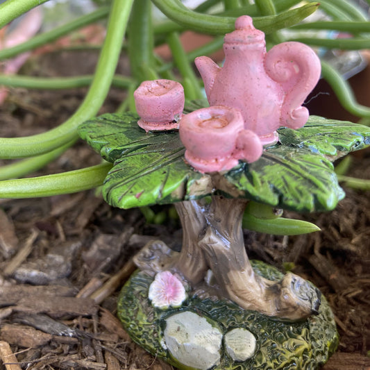 Mini Fairy Garden Leaf Tea Table Pink